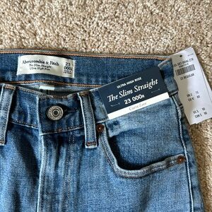 NWT Abercrombie & Fitch Curve Love Slim Straight Ultra High Rise Jean 23 000R